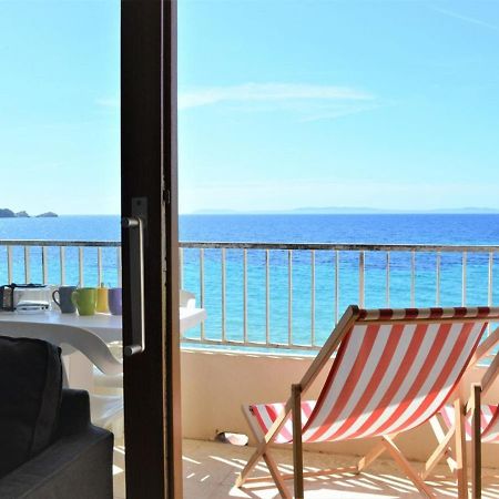 Studio Sur Plage Cavaliere Avec Terrasse, 1Er Etage, 2 Couchages - Fr-1-251-80 르 라방두 외부 사진